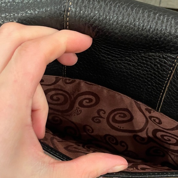 Chic Black Leather Brighton Shoulder Bag with Chain Detail - Picture 11 of 13